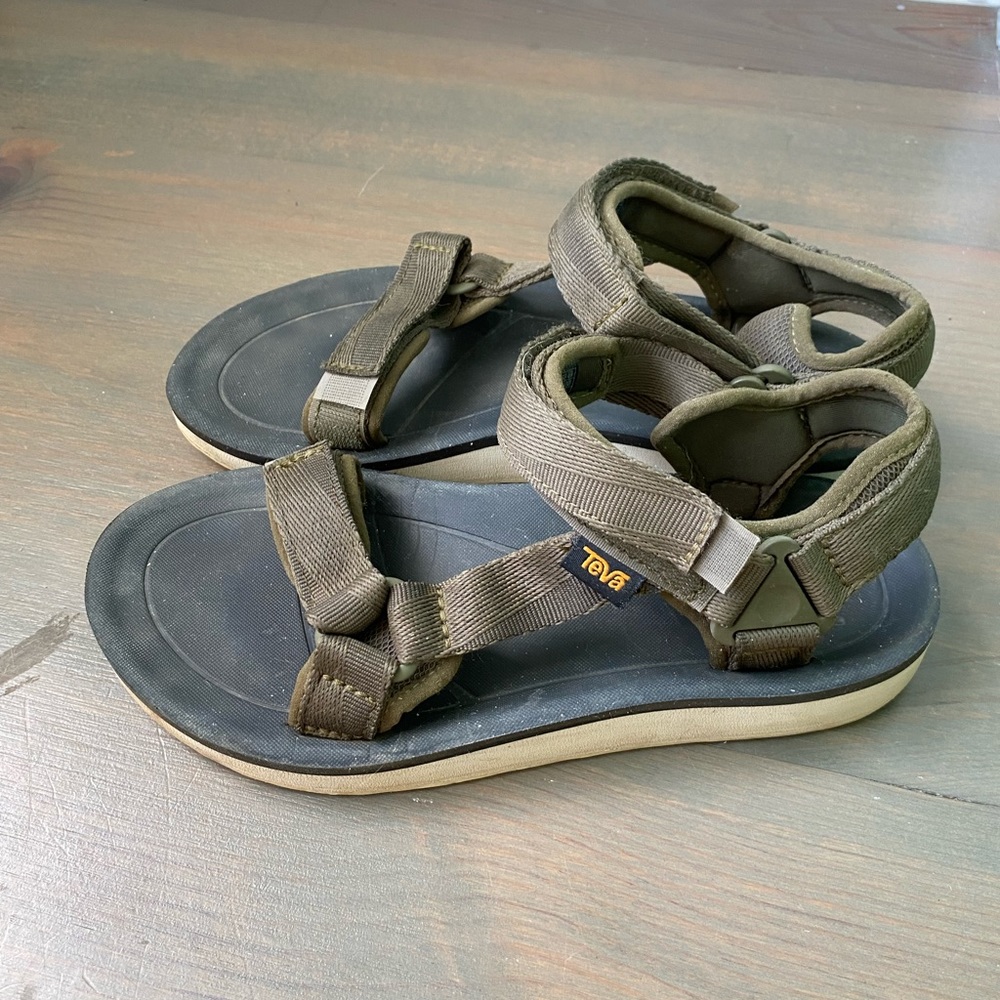 Teva trail sandals w7 olive green brown